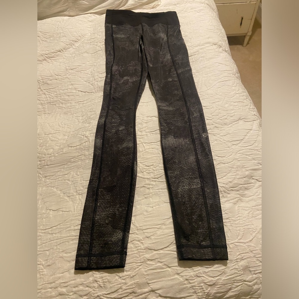 Lululemon leggings- size2